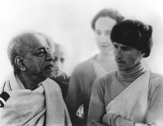 Jagad Guru Siddhaswarupananda Paramahamsa with A.C. Bhaktivedanta Swami Prabhupada at Navadvip Dham in India, the birth place of Lord Chaitanya Mahaprabhu